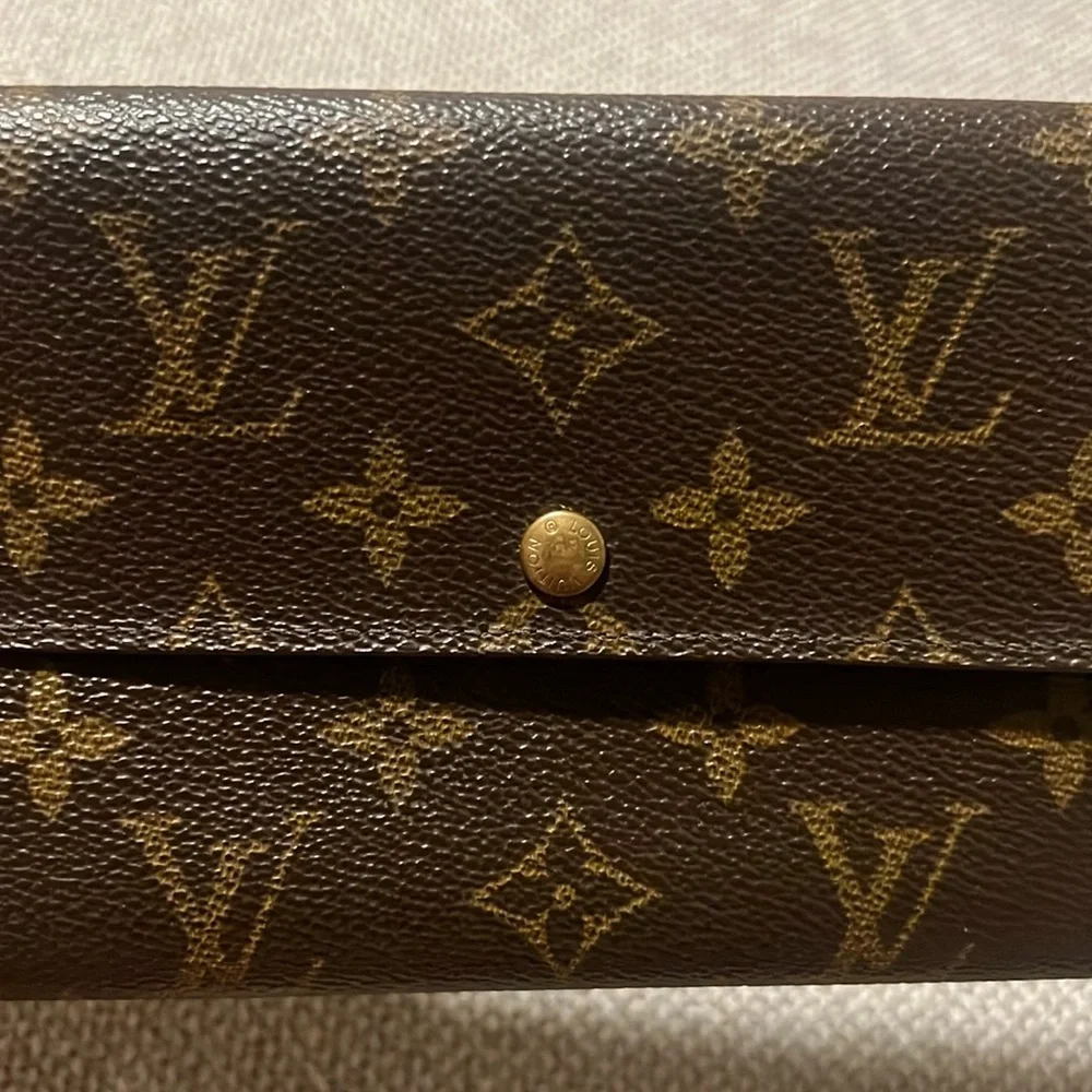Authentic Vintage Louis Vuitton Sarah wallet MI0983